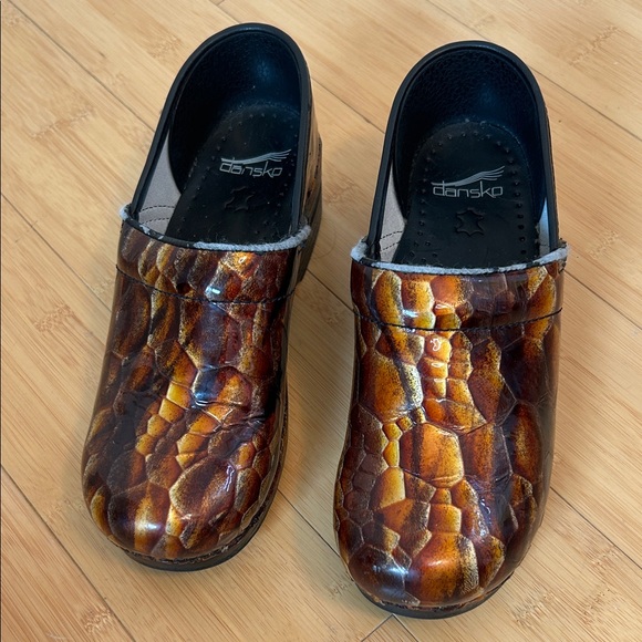 Dansko Patent Leather Slip On Clogs size Women’s
39, nurse clogs - Picture 2 of 8